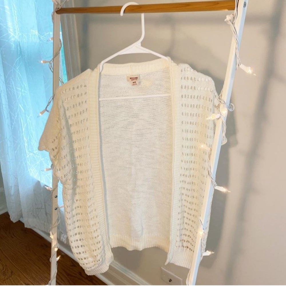 White/cream knitted cardigan